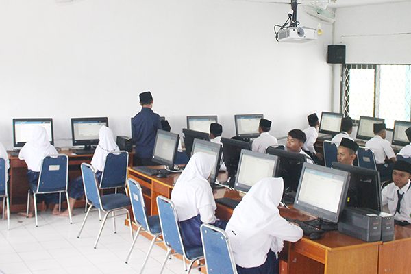 LABORATORIUM KOMPUTER