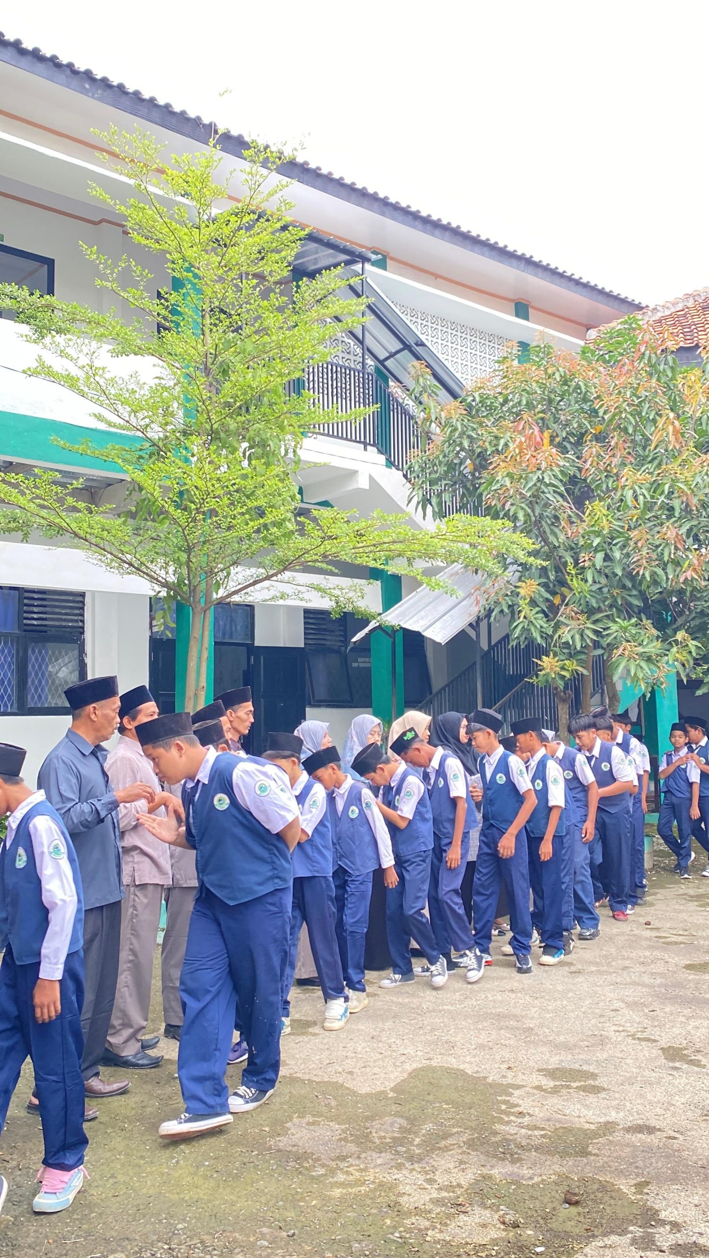 Halal Bihalal SMP Yabujah Segeran Pererat Silaturahmi Warga Sekolah Halal Bihalal SMP Yabujah Segeran Pererat Silaturahmi Warga Sekolah